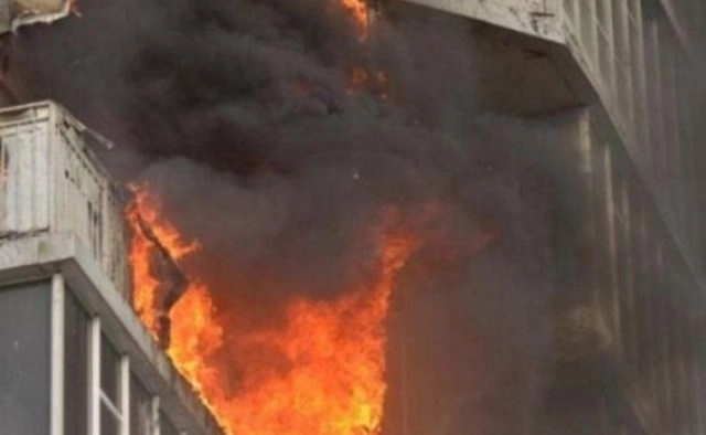 Пожар в сумгайытской многоэтажке: жители эвакуированы