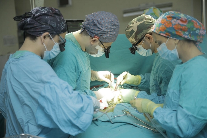 В Баку врачи спасли ребенка с врожденным пороком сердца - ФОТО