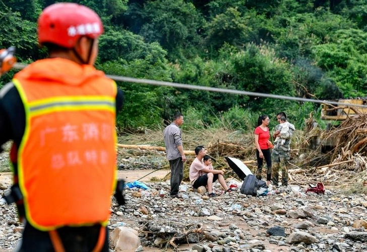 Наводнения в провинции Цзянси унесли жизни 12 человек