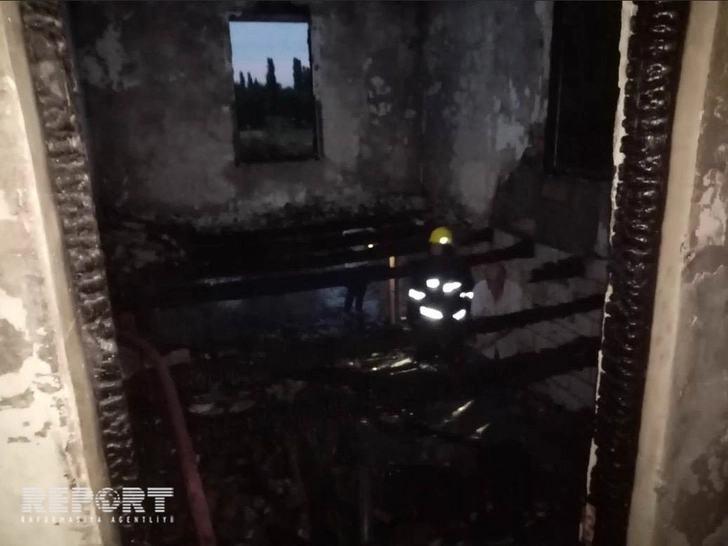 На западе Азербайджана пожар уничтожил жилой дом и автомобиль - ФОТО