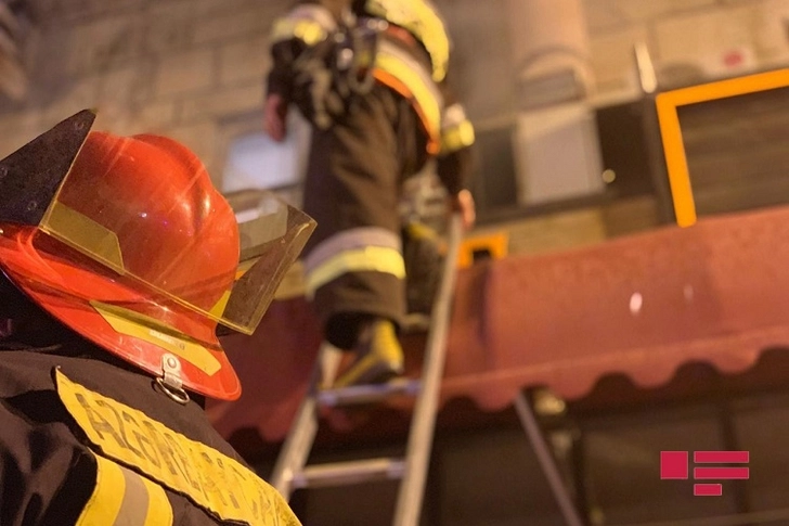 В Баку в известном ресторане произошел пожар - ФОТО