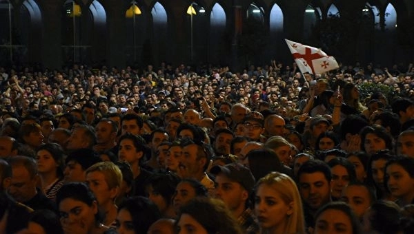 Акция протеста возобновилась в Тбилиси
