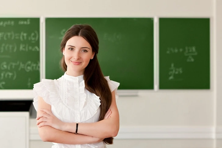 В средних школах Азербайджана будет больше вакантных мест учителей начальных классов