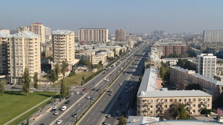 На одном из проспектов Баку ограничено движение