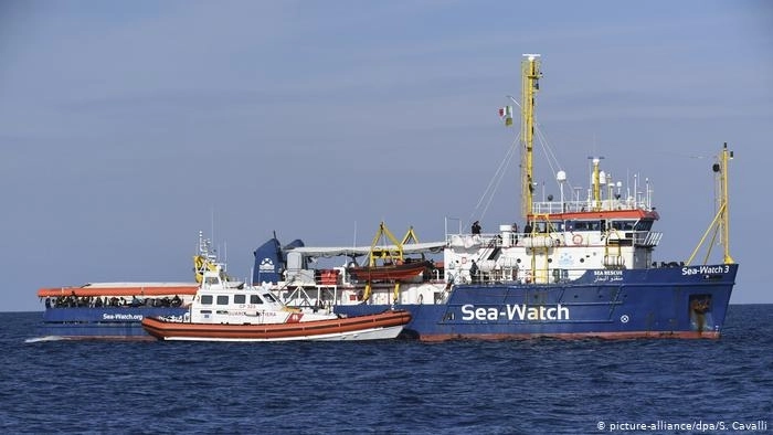 Франция примет у себя 10 мигрантов с судна Sea Watch 3