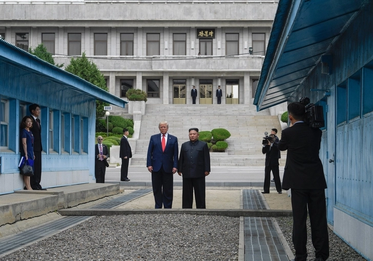 Трамп посетил демилитаризованную зону между двумя Кореями