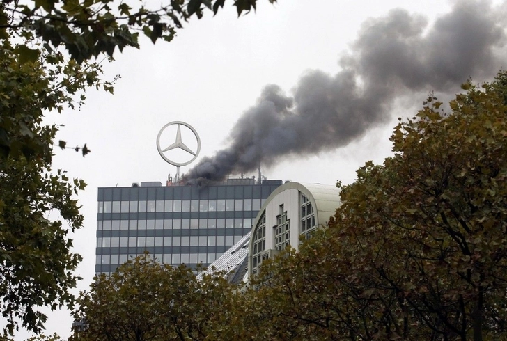 В Берлине загорелся торговый центр - ВИДЕО