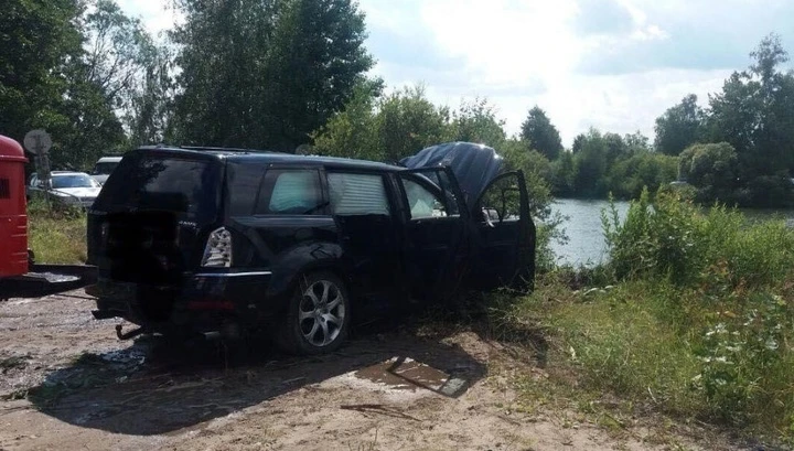 В Белоруссии 10 человек залезли в Mercedes и разбились