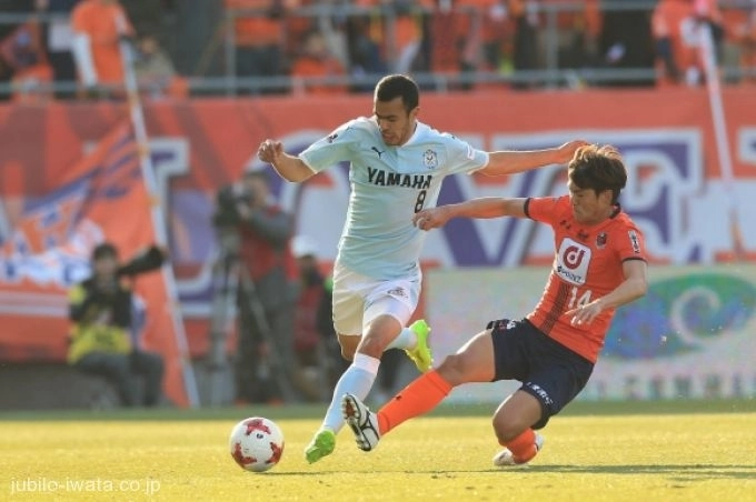 Японский защитник забил шедевральный гол - ВИДЕО