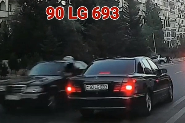В Баку водитель «Mercedes» совершил два грубых нарушения ПДД и устроил ДТП - ВИДЕО