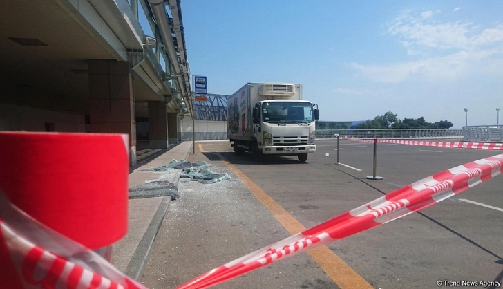 На территории Международного аэропорта Гейдар Алиев произошло ДТП - ФОТО
