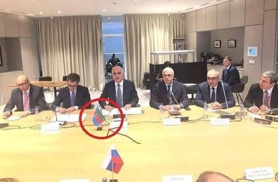 Флаг Азербайджана установили неправильно - ФОТО