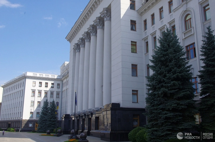Руководство офиса президента Украины не получало зарплату в мае и июне