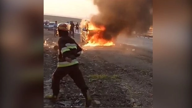 В Сиязане сгорел микроавтобус - ВИДЕО