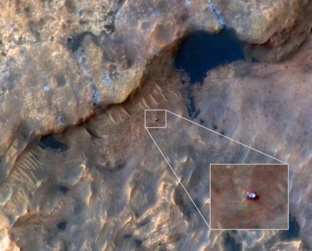 В NASA показали снимок аппарата Curiosity, сделанный с орбиты Марса