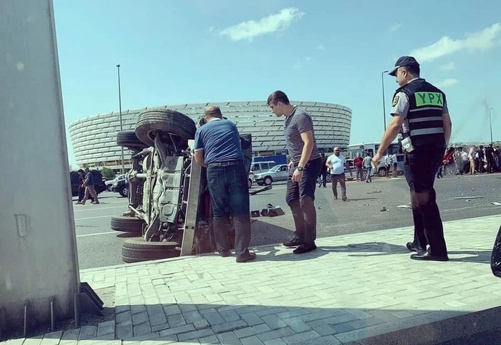 В Баку столкнулись Lexus и Mercedes: 13-летний ребенок скончался - ОБНОВЛЕНО + ФОТО