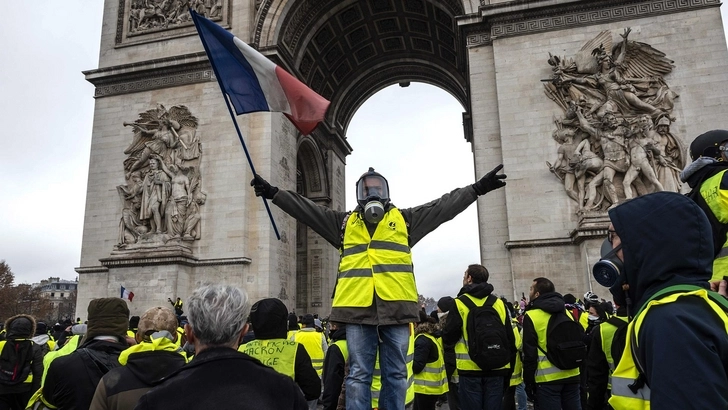 Задержан лидер «желтых жилетов» в Париже