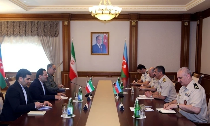 Министр обороны Азербайджана встретился с послом Исламской Республики Иран в нашей стране