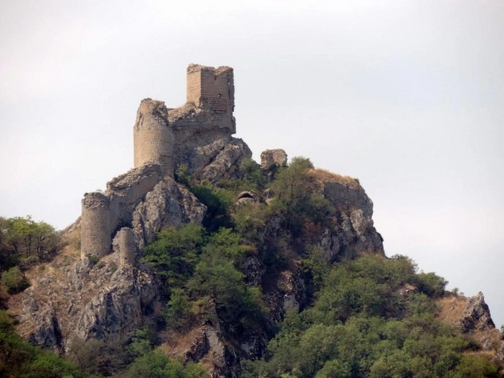 В Азербайджане началась реставрация древней крепости Чираггала - ФОТО