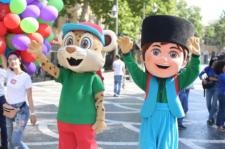 Фестивальная атмосфера в Азербайджане: Европейская молодежь съехалась в Баку - ВИДЕО