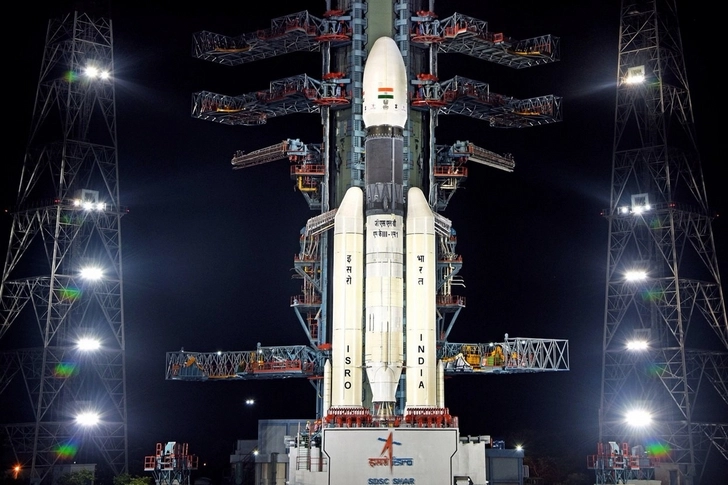Индия запустила на Луну ракету с орбитальной станцией и луноходом - ВИДЕО
