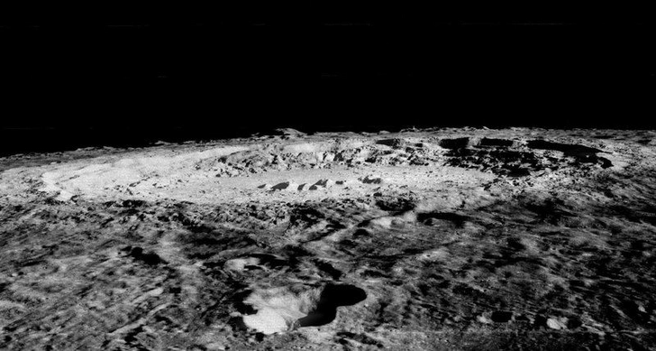 На Луне может быть куда больше воды, чем предполагали ученые