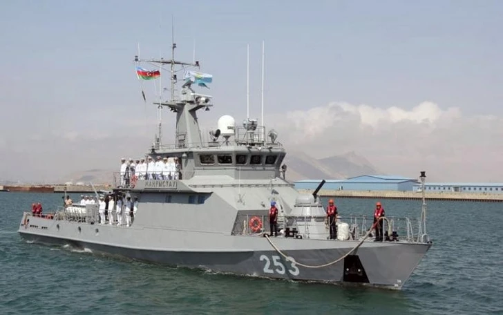 В Баку прибыл военный корабль Казахстана