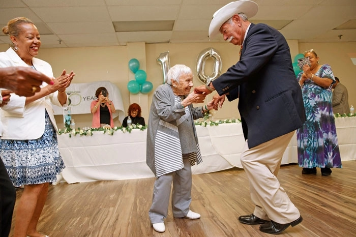 107-летняя бабушка раскрыла секрет долголетия, успокоив всех одиноких женщин – ФОТО