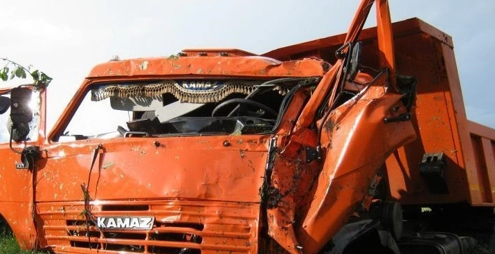 В регионе Азербайджана столкнулись два грузовика