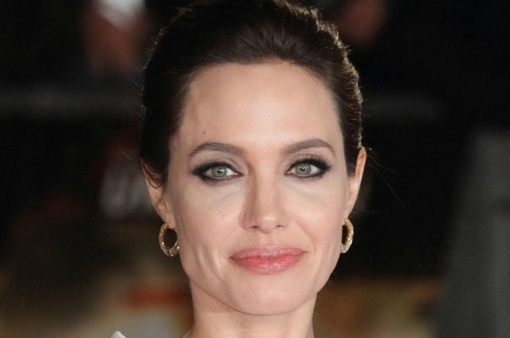 Обнаженная Анджелина Джоли снялась в чувственном рекламном ролике – ВИДЕО