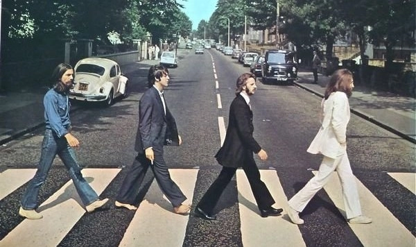 Поклонники The Beatles отпраздновали 50-летие фотографии с обложки Abbey  - ФОТО