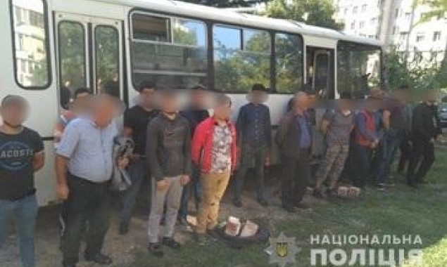 На рынке «Столичный» в Киеве полиция задержала 13 нелегалов-азербайджанцев