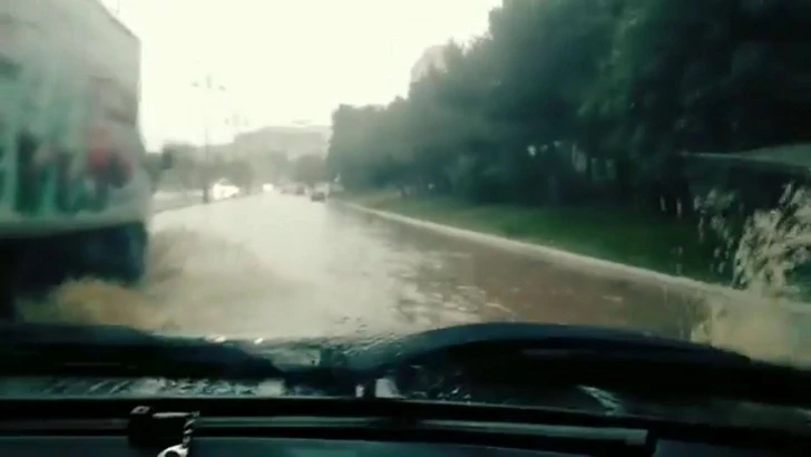 Последствия проливного дождя в Баку - ОБНОВЛЯЕТСЯ - ВИДЕО