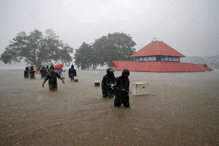 В Индии число жертв ливней и наводнений достигло почти 150 человек