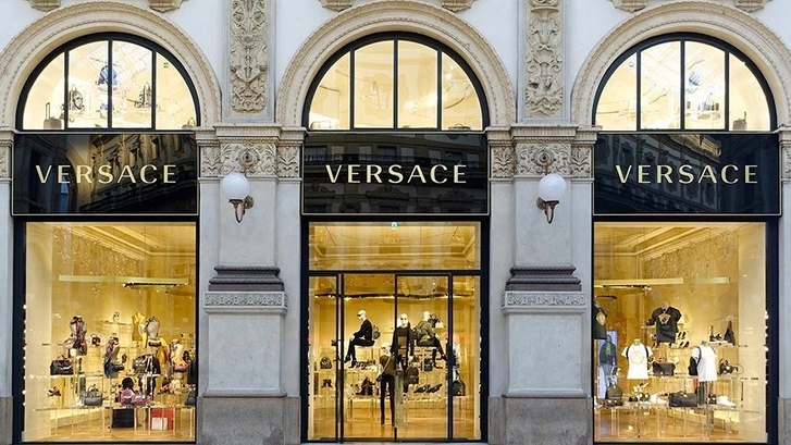 Versace извинился за футболки с неправильной картой Китая