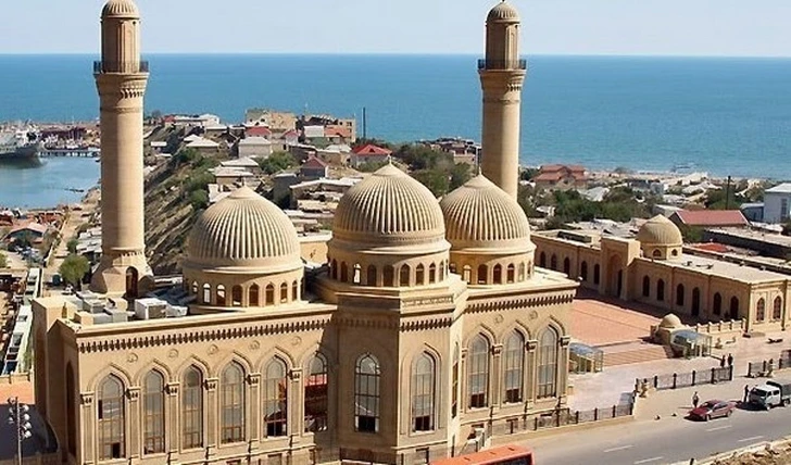 По случаю праздника Гурбан во всех мечетях Азербайджана совершен праздничный намаз