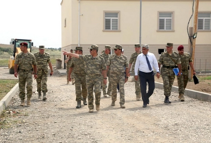 Министр обороны посетил несколько воинских частей в прифронтовой зоне - ВИДЕО