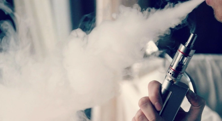 Более 20 курильщиков госпитализированы из-за электронных сигарет