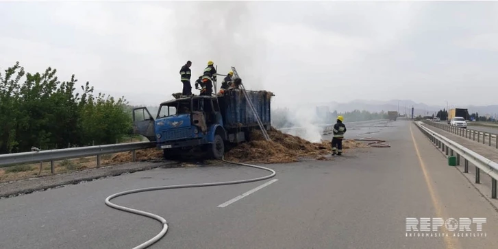 В Гейгеле грузовик сгорел вместе с сеном - ВИДЕО