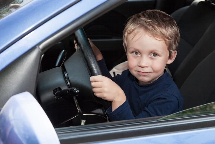 В Германии восьмилетний мальчик угнал машину и разогнался до 140 км/ч