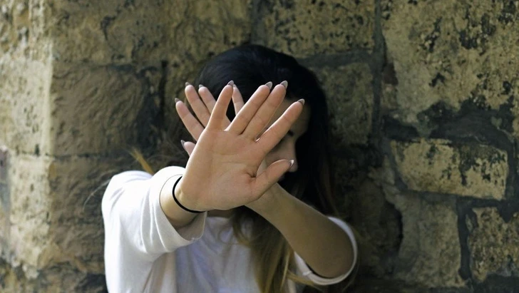 В Баку изнасилована 17-летняя девушка