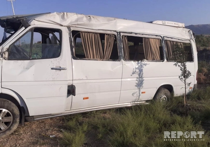 В Гаджикабуле разбился микроавтобус, есть пострадавшие - ОБНОВЛЕНО