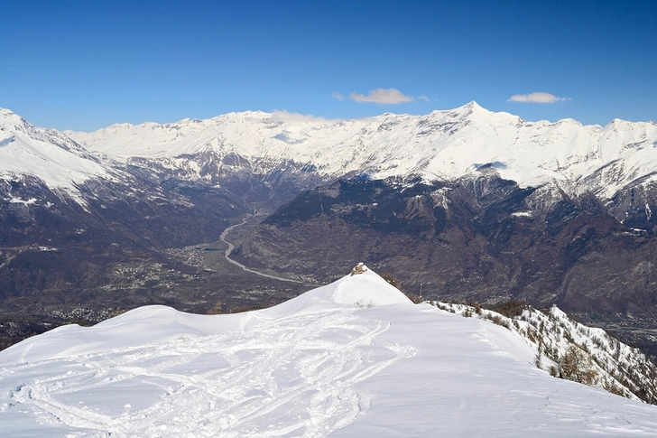 В Альпах три человека погибли при падении самолета