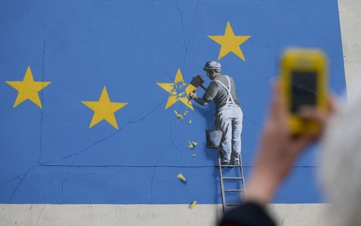 В Великобритании закрасили граффити Бэнкси о Brexit