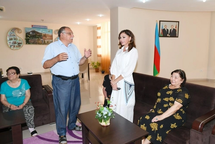 Мехрибан Алиева посетила в Бильгя учреждение социальных услуг для лиц, достигших пенсионного возраста – ФОТО