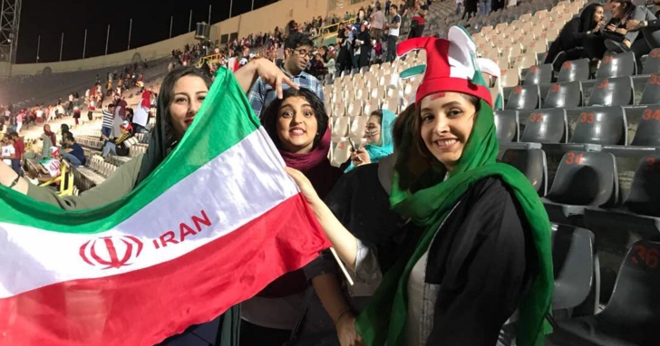 Женщины в Иране смогут смотреть футбольный матч на стадионе