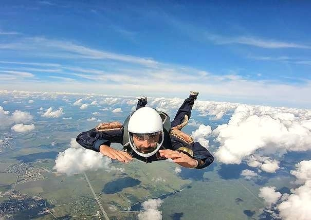 Как преодолеть страх и прыгнуть с парашютом? Фуад Тагиев о том, как шел к своей мечте - ВИДЕО