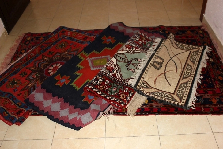 В Губе женщина украла из мечети ковры
