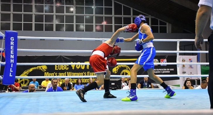 Азербайджанский боксер вышел в четвертьфинал чемпионата Европы