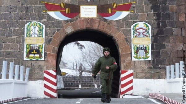 В Армении нашли тело российского военного с порезами